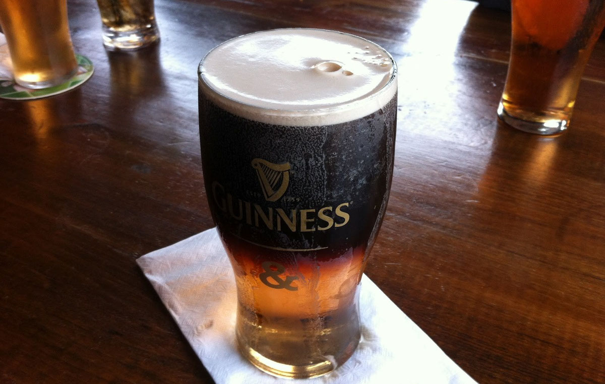 Вкусные и быстрые коктейли с темным пивом