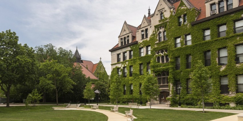 Вот так выглядит это всемирноизвестное учебное заведение снаружи.