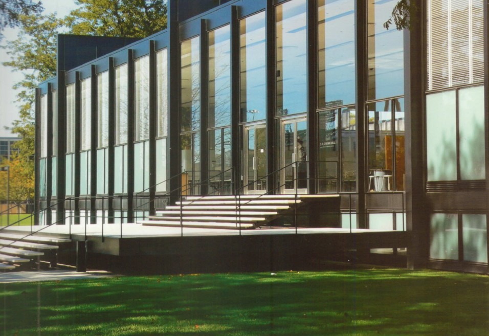 Здесь могут попробовать свои силы все желающие, даже гуманитарии.