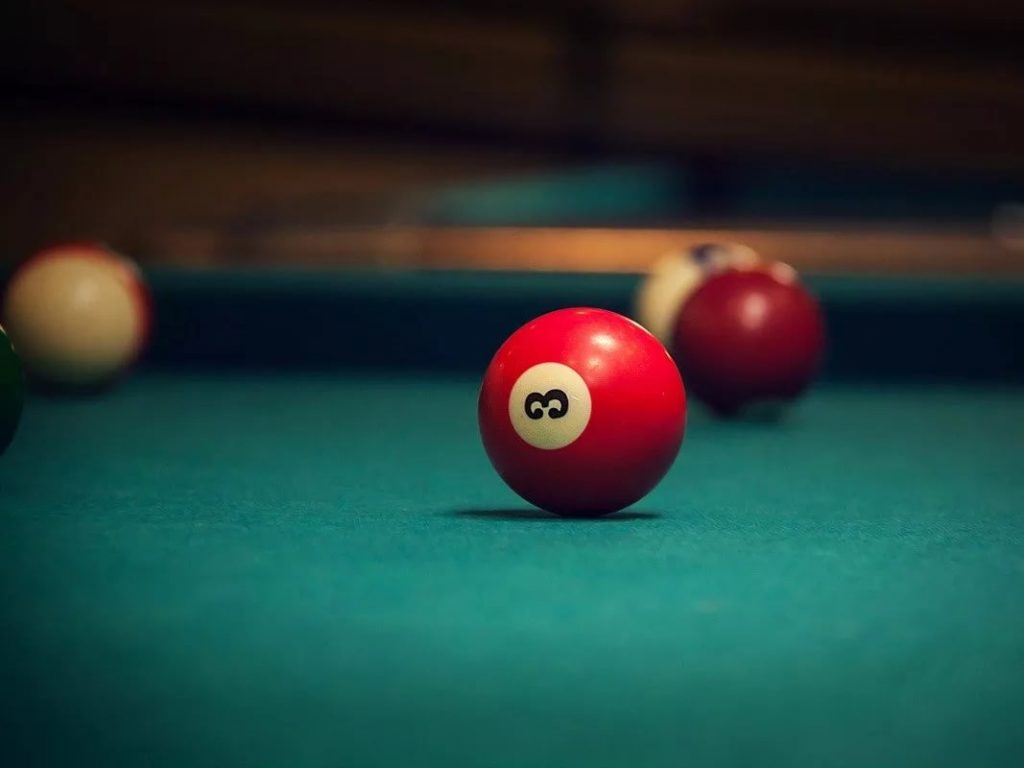 Как найти среди 8 одинаковых на вид шаров тот, что тяжелее?