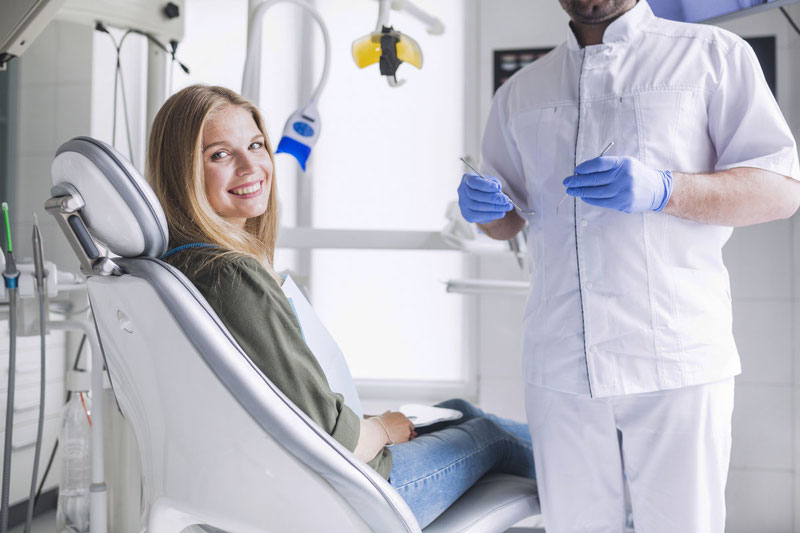 Как поступить в медицинские колледжи на зубного техника